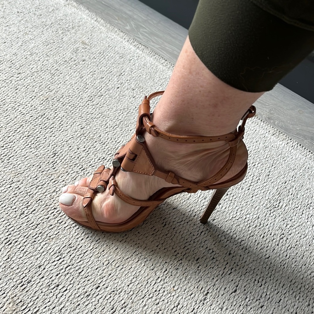 Pour la Victoire dressy shoes good condition size 6